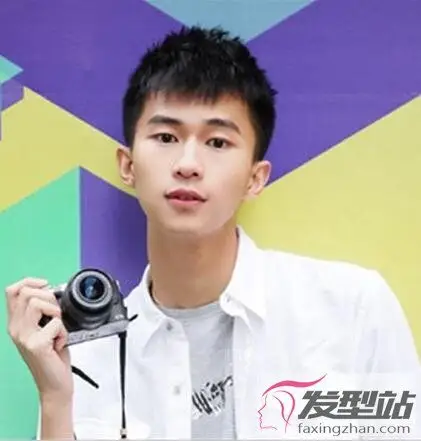 大学生发型男 做个人气帅学长_发型站_最新流行发型设计发型图片与