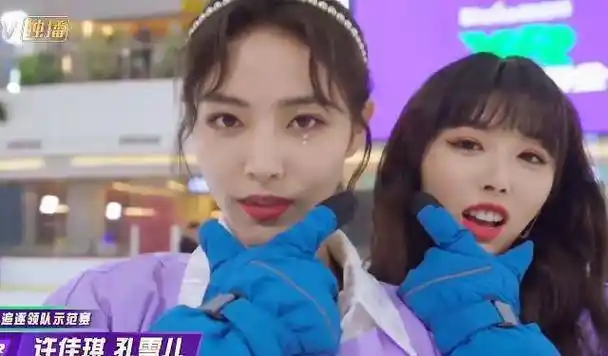 原创孔雪儿许佳琪成闺蜜跳舞后又晒合影一个打扮淑女一个俏皮可爱