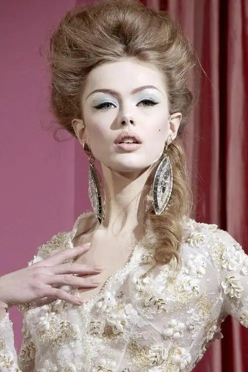 「绘画参考」百年前欧洲贵妇们的发型(发型参考)