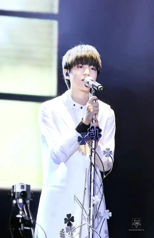 集tfboys两周年见面会高清美图,喜欢就快抱走吧