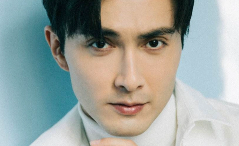 高伟光,出道之前是快递员,如今已经是爆红的男明星