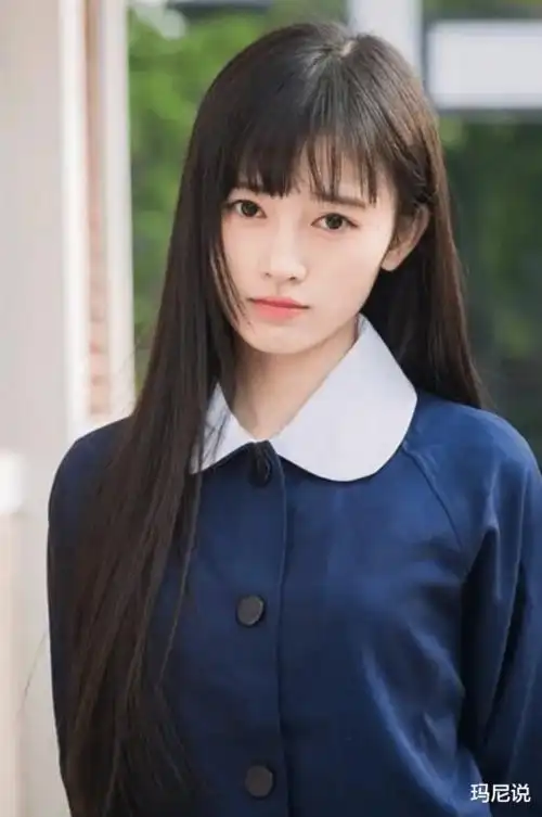 怪不得说鞠婧祎上学时没人追,看到她的"校服照",搁我我也不追