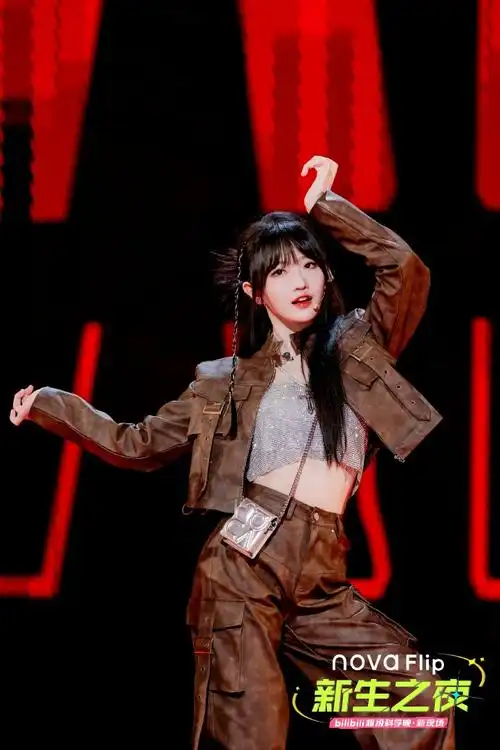 向全世界安利费沁源