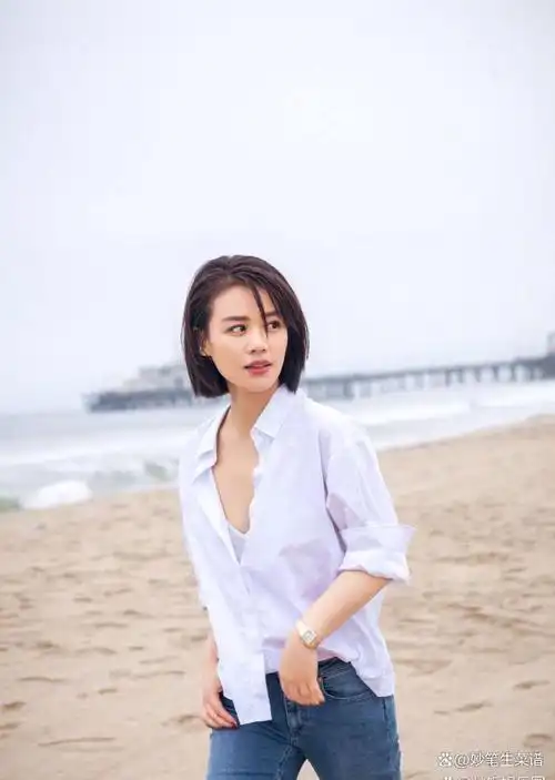 马思纯素颜上海坐地铁,低调接地气,35岁现身似普通路人!