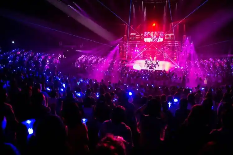 【2014.07.22】【明星】btob日本演唱会 八千观众点燃现场气氛