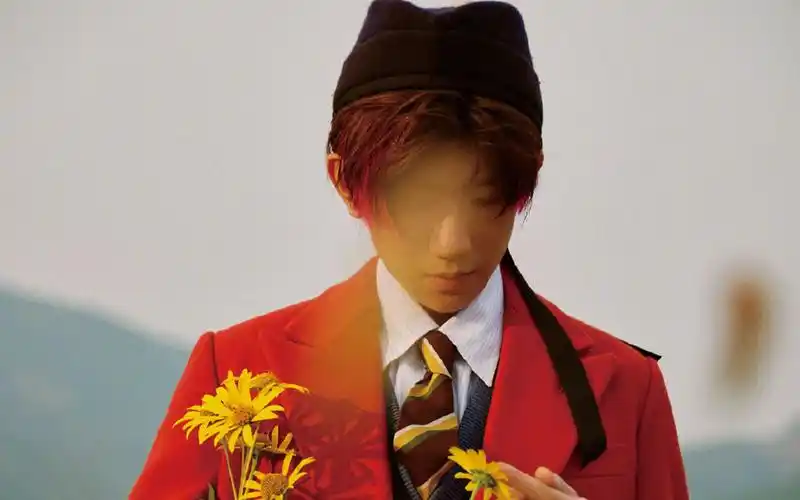 王源秋日森系写真桌面壁纸