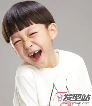 男童锅盖头发型 照着剪成呆萌小正太