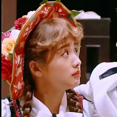 自截鬼鬼吴映洁头像拿图点赞