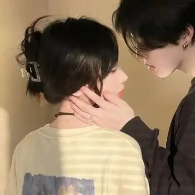 真人情侣头像一人一半可爱