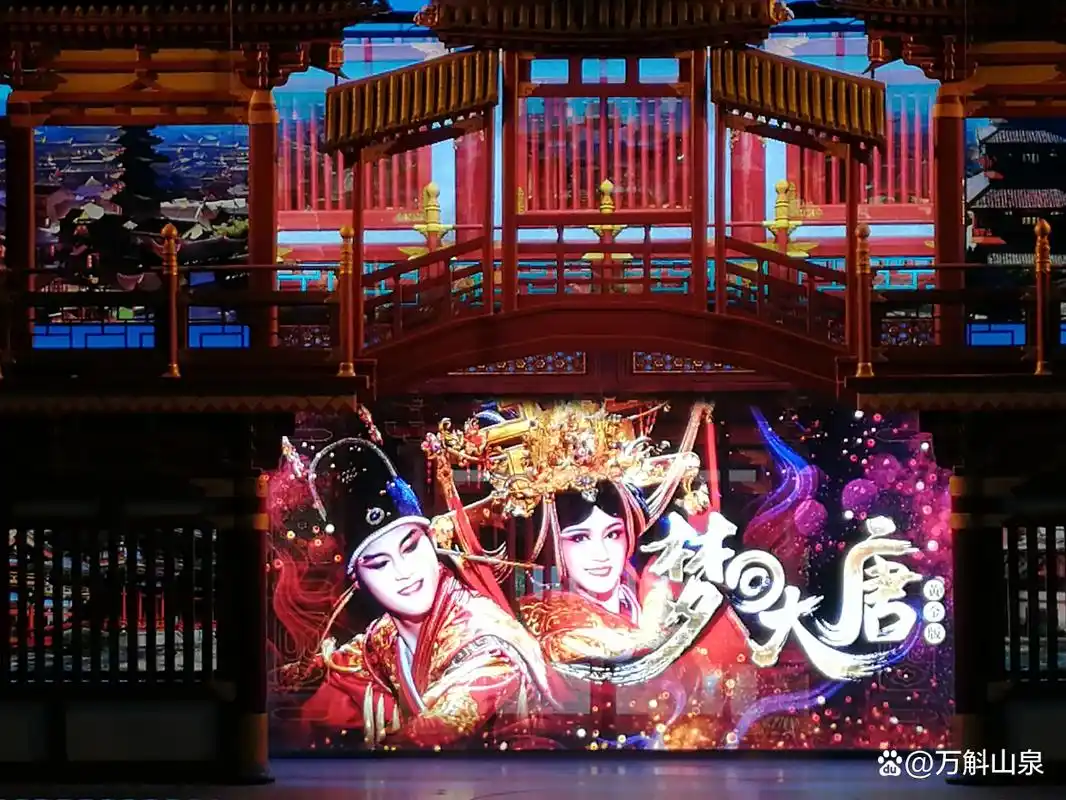 西安大唐芙蓉园凤鸣九天剧院演出的《梦回大唐》剧照