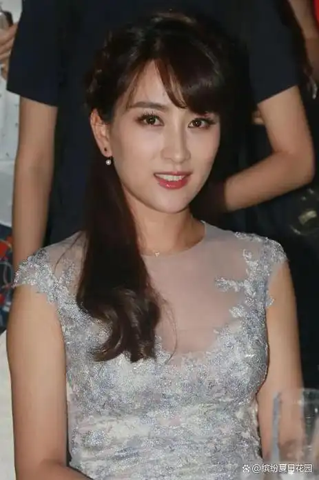 马苏就是一个典型的例子,她曾经是一个备受赞誉的"三料影后",却因为种