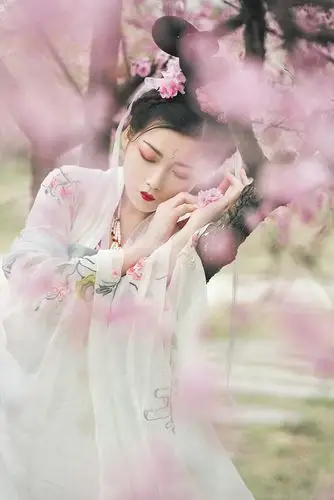 《桃·夭》——一组桃花古风人像