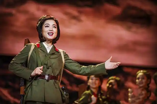 军旅歌者白雪讴歌中国梦和强军梦唱出对这身绿军装的爱