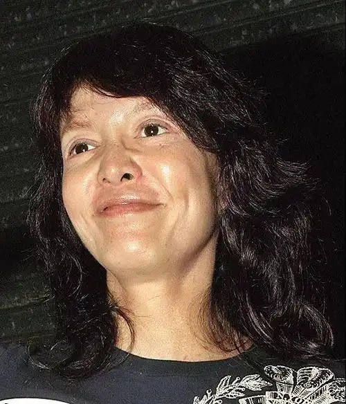 61岁郑裕玲近照曝光脸型瘦削疑似整容失败网友是因为太瘦了