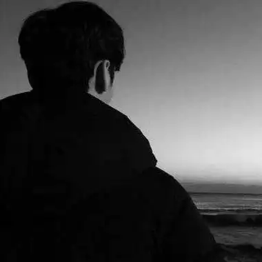 男生侧脸黑色头像高冷 - 接吻情侣头像!