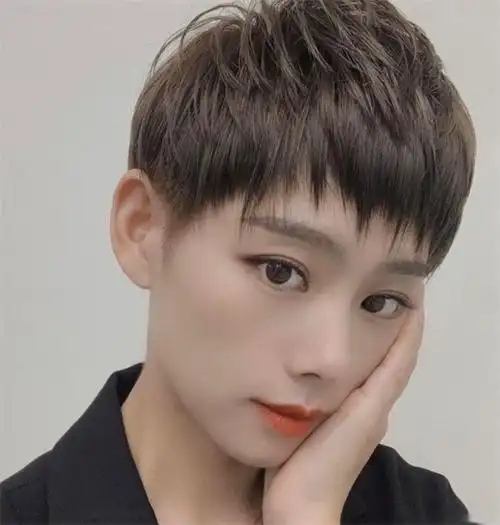 帅气2021超短发图片女 清新短发范本照着剪不出错_发型造型_宝妈时尚