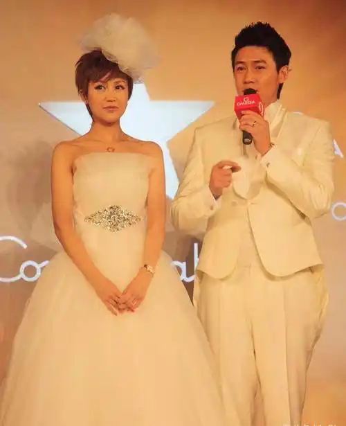 把老婆当孩子宠的8位男明星,如今家庭幸福无遗憾_黄渤_郭德纲_小欧