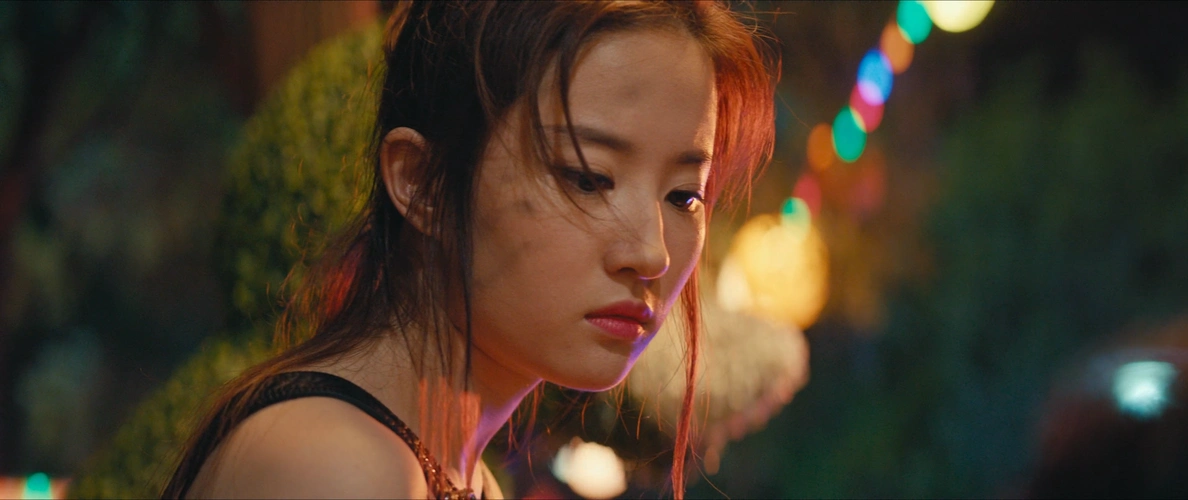 p>刘亦菲,1987年8月25日出生于湖北省武汉市,华语影视女演员,歌手