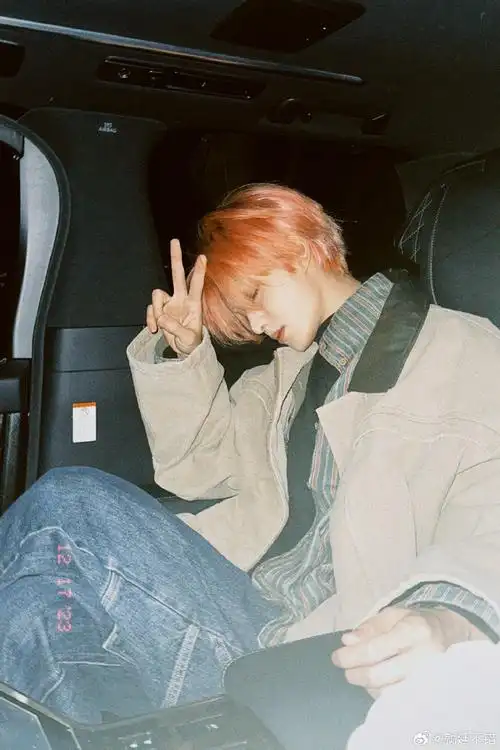 无形世界演唱会##宝拉珍选中国区品牌代言人朱正廷#他笑起来的时候,在