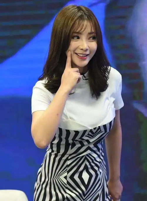 43岁柳岩瘦到脱相,事业线都消失了,让人看到了娱乐圈残酷的一面|素颜