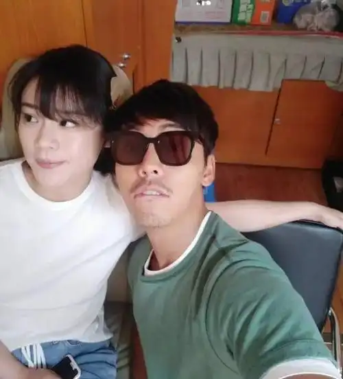 钢铁直男陈伟霆和影后马思纯自拍遭嫌弃 说好的焦点呢?