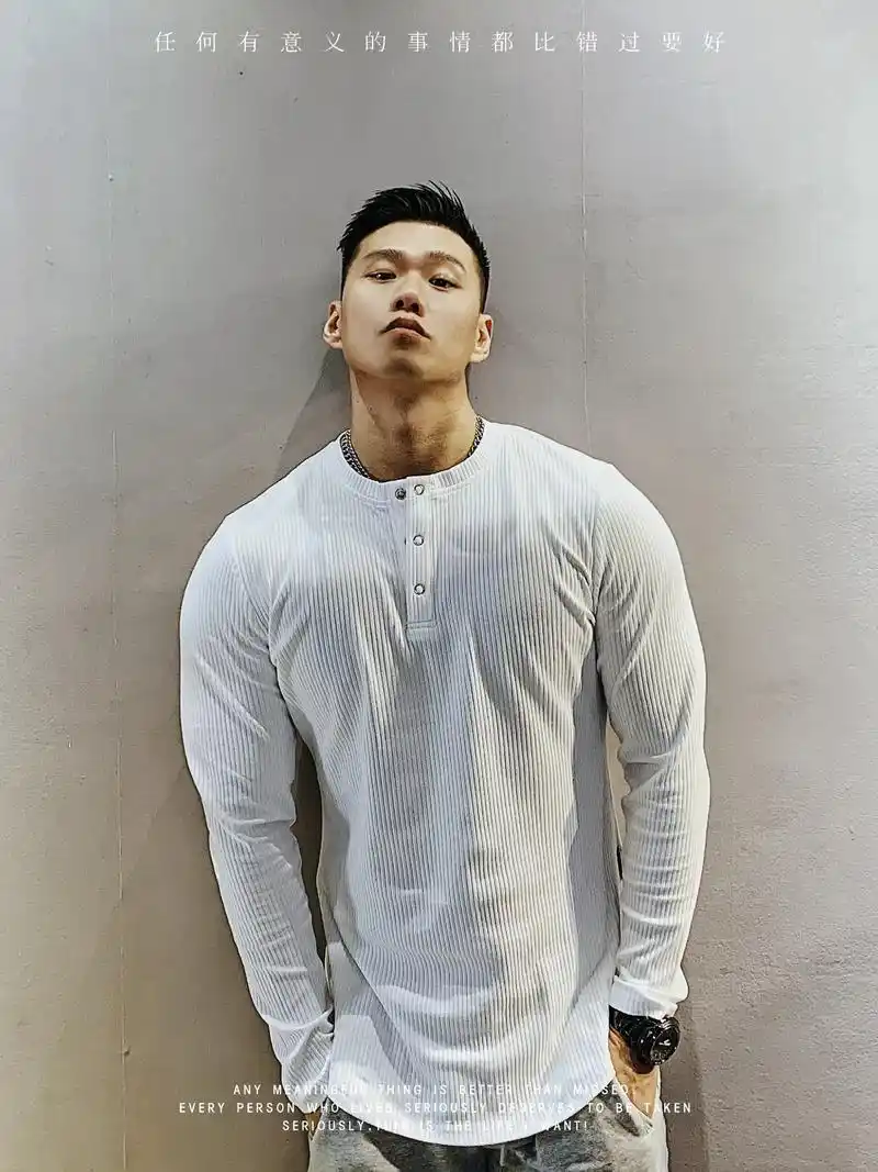 35岁健身男穿搭.亨利衫yyds#黑皮肤男孩 #痞帅 #瘦巴 - 抖音