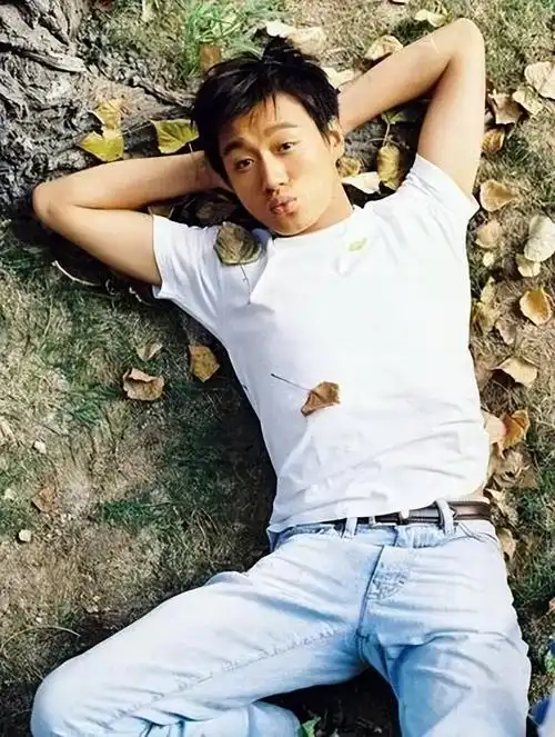 只能让他学会自立,于是,佟大为的整个童年都是在各种琐事中度过,完全