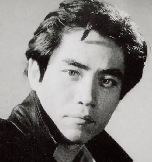 年轻时有"偶像气质"的陈宝国,他并不热衷,刻苦学习是他的目标,当过