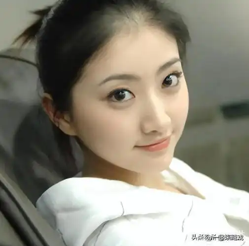 景甜性感又火辣凸显玲珑有致