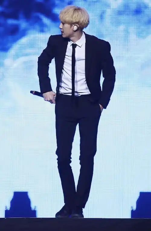 屿灿朴灿烈chanyeol大海阿~全是水~朴灿烈阿~都是腿