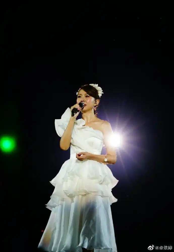 圆满是需要好多好多人的努力,支持以及信任,谢谢幕后