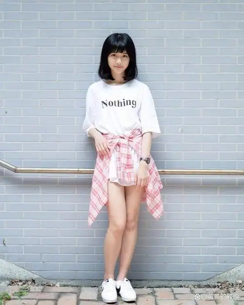 华灯初上年轻苏妈何思静为辅大校花高中清纯相曾登热搜