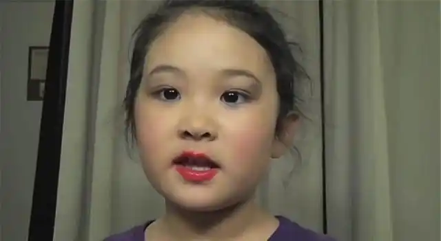 女孩13岁开始整容,60次手术花费100万,孩子:爸妈都很支持