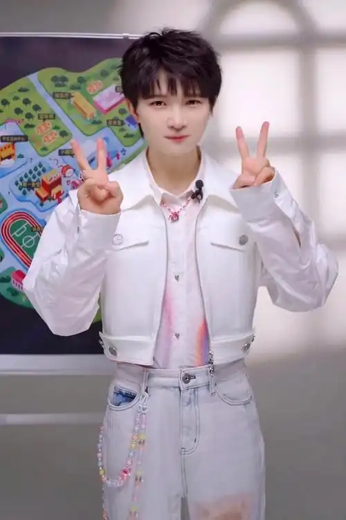 好可爱,首饰是小蛇tysgrocerylalabobo#永远22毕业歌会##周深