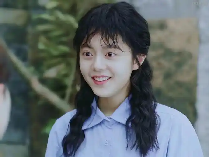 赵今麦生图#自修壁纸/善良美丽夏淼淼她不笨也不蠢从认识她第一天起她