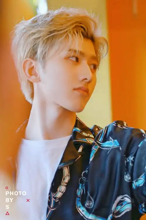 蔡徐坤壁纸喜欢点赞crlogo