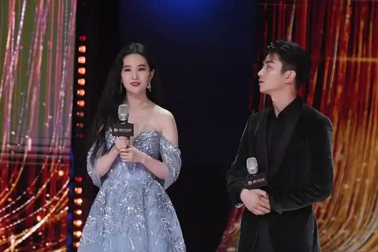 朱亚文我有洁癖,我的床谁都不可以坐,除了刘亦菲_孩子_婚礼_女明星