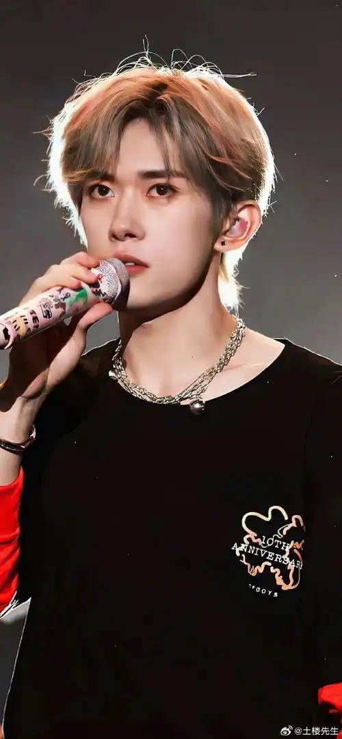 易烊千玺的一些经典优质照片,一年四季春夏秋冬,美不胜收!