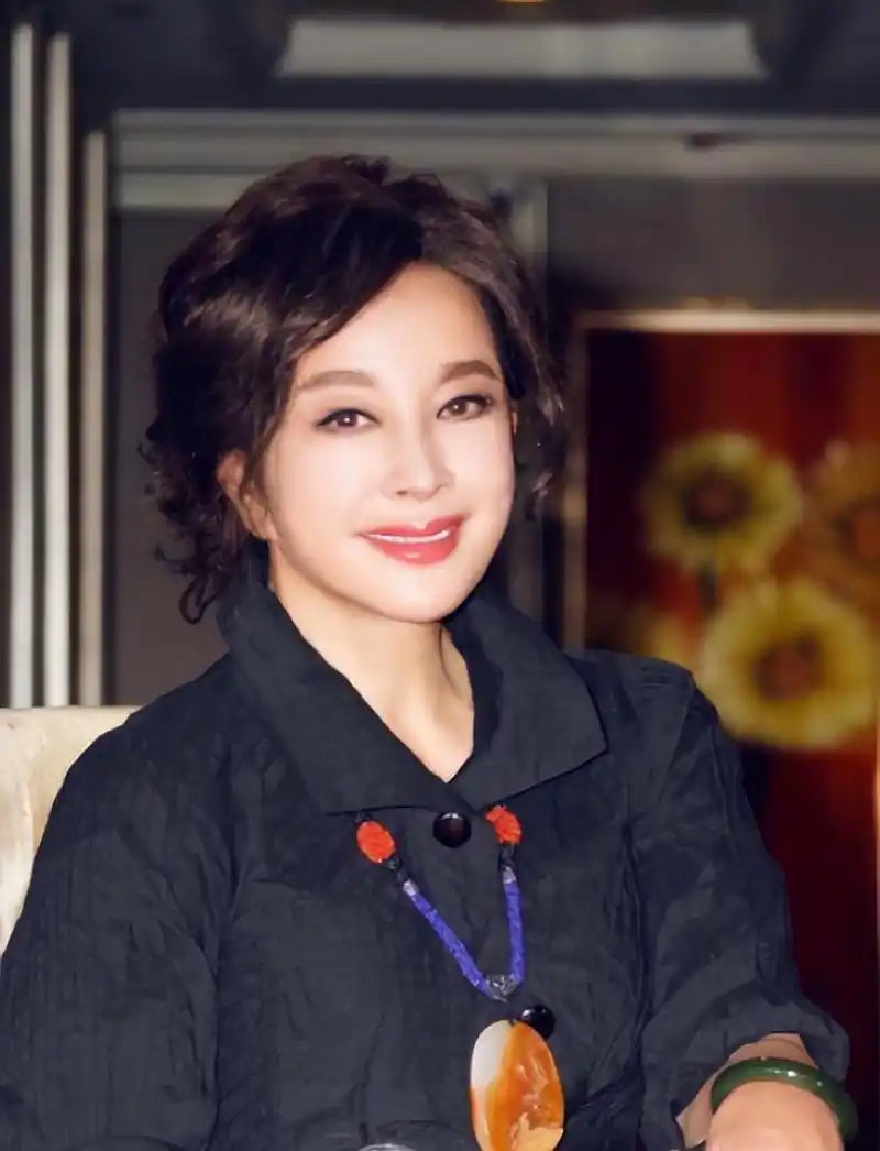 70岁刘晓庆近照震惊全网!网友:这是画皮,还是妖怪?