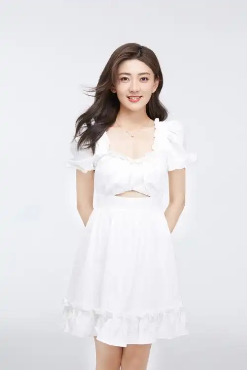 梁洁拍了拍生活