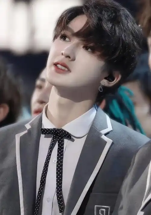 朱正廷和范丞丞都曾参加选秀节目《偶像练习生》,他们都出自男团.