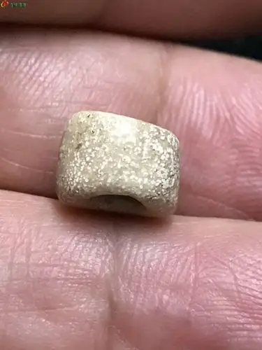 红山文化时期白玉珠