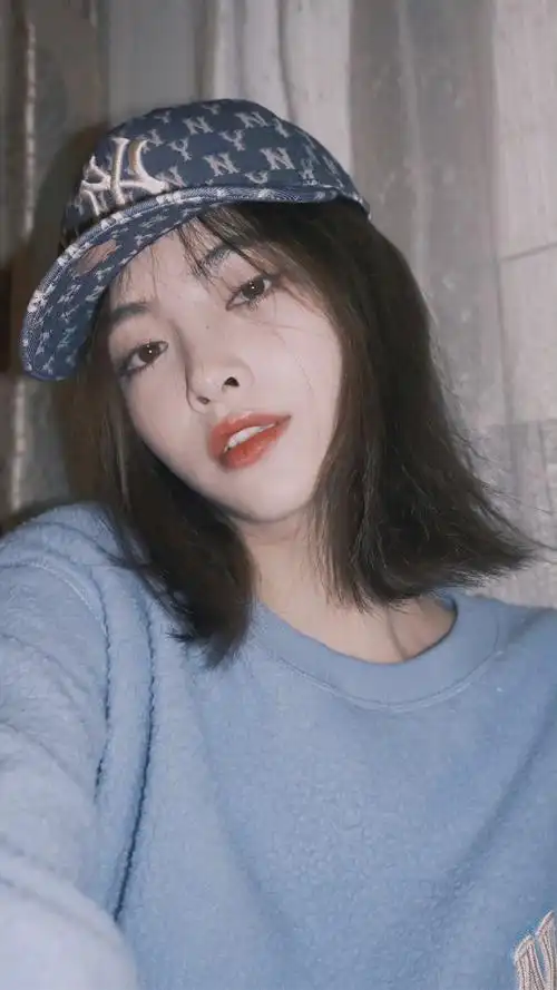 许佳琪kiki今天的kiki眼神好温柔啊～蓝色系氛围感绝了