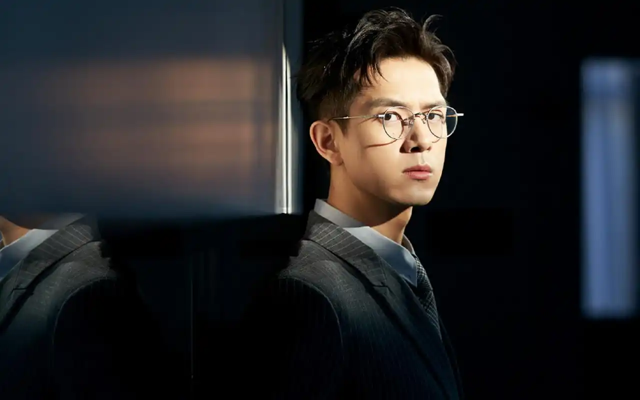 首页 桌面壁纸 大陆明星 李现斯文帅气写真桌面壁纸上一张 下一张