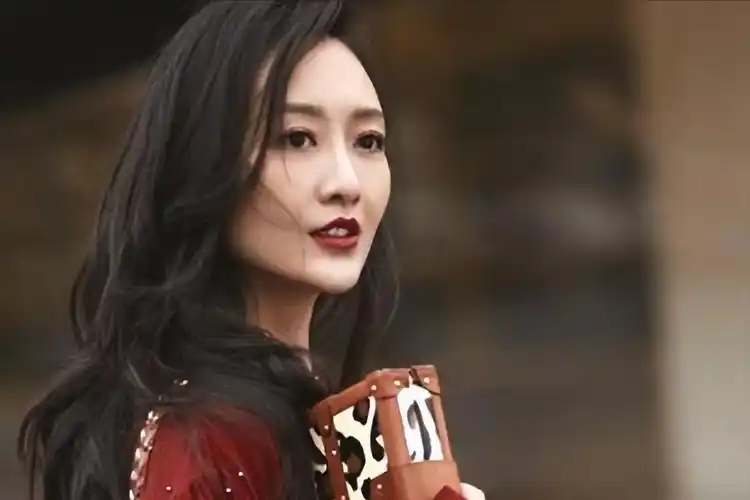 孕期疑遭劈腿,未婚生女不敢官宣,王鸥的处境,终于自食恶果_故事_勇气