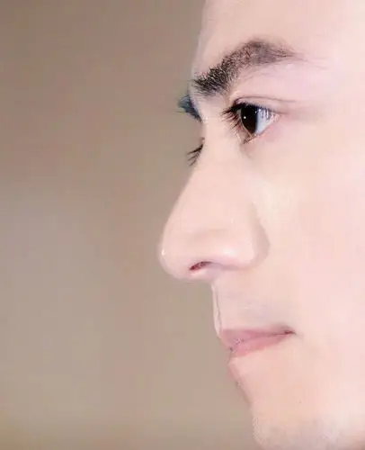 1 / 7 霍建华的睫毛,早在多年之前就有"睫毛精"之称.