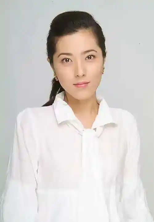 大美女曾黎:佛系演戏22年,三段感情没结果,46岁依然单身_漂亮_大学_中