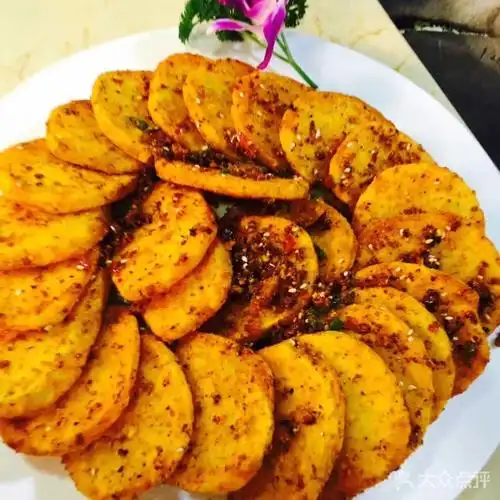 老字号马相卿特色烤肉美食城香烤土豆片图片 - 第1张