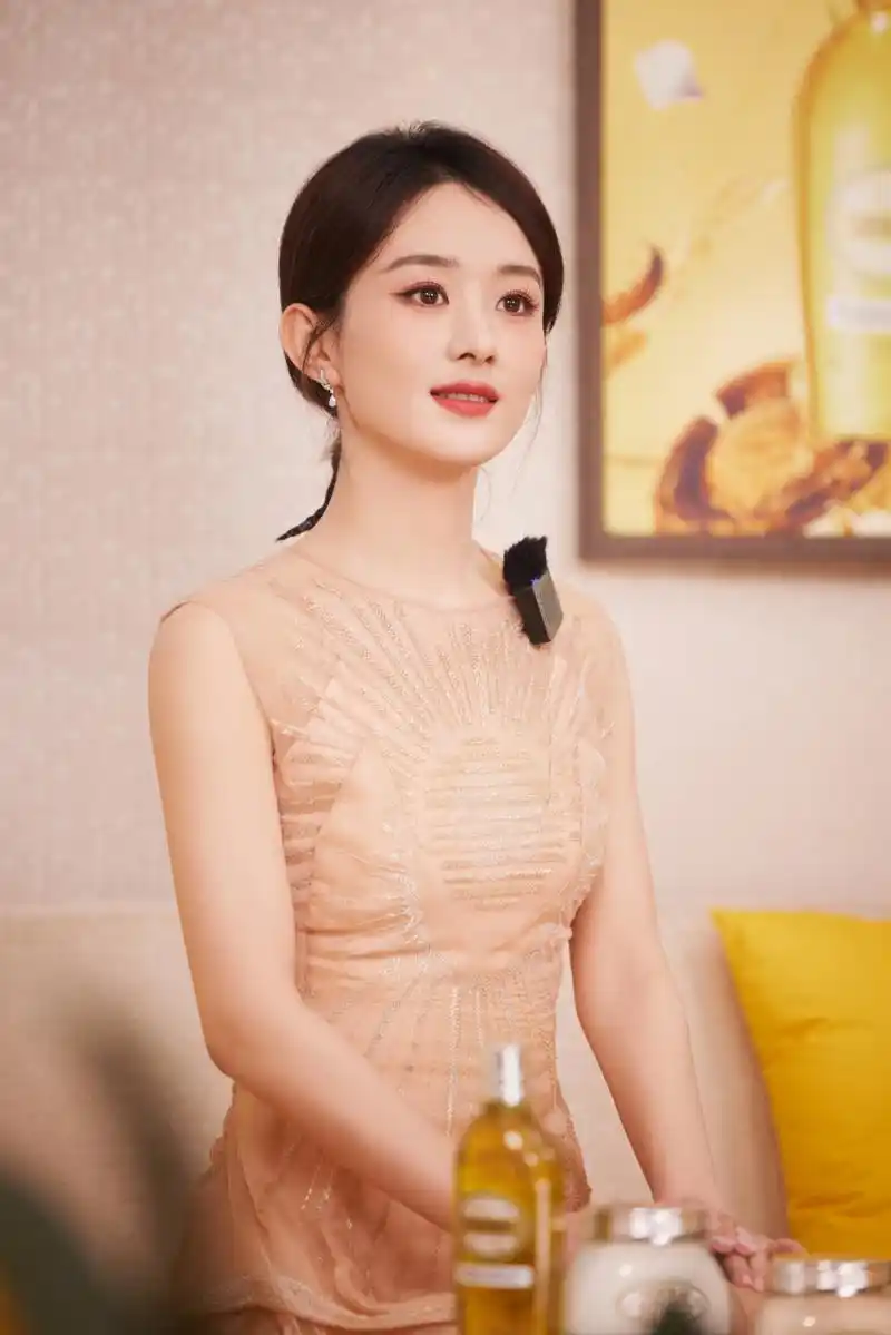 [庆祝]【赵丽颖金色薄纱连衣裙造型】[鲜花] 赵丽颖欧舒丹直播状态照