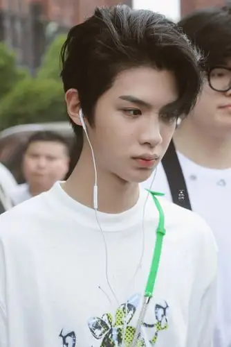 黄明昊justin壁纸